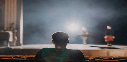 خصائص الحوار المسرحي
