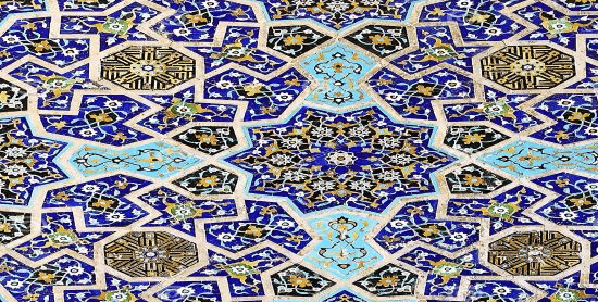 ما هي الوان المدرسة العربية

